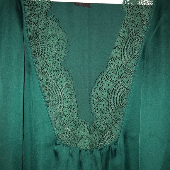 Polyester satiny material blouse w/lace neckline - Picture 2 of 7